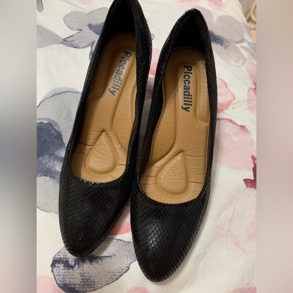 Piccadilly women’s size 10 leather Elegant Black Snakeskin Heels